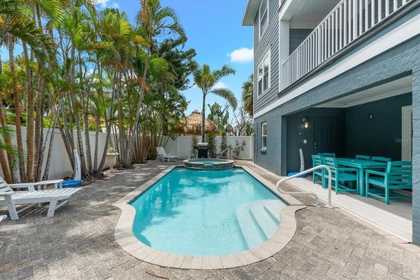 Exterior, Pool