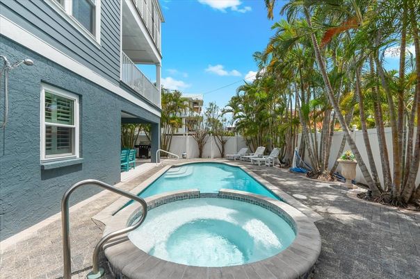 Exterior, Pool