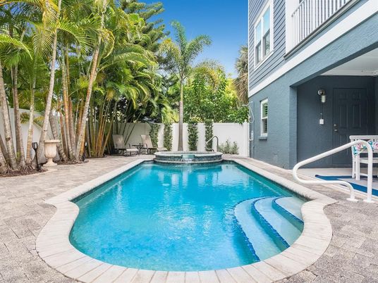 Exterior, Pool