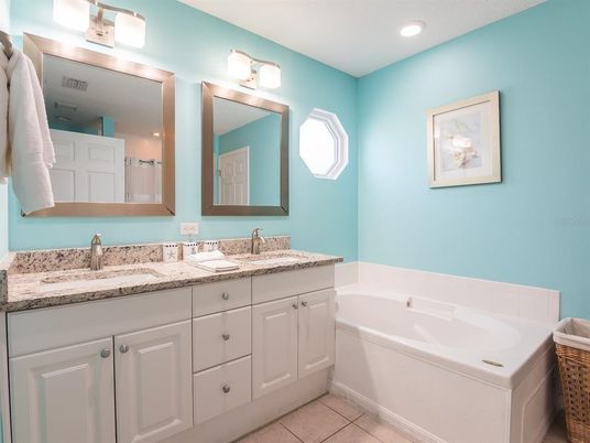 Bathroom, Dual Sink Vanities, Interior, Recessed Lighting