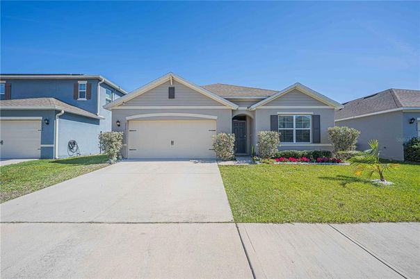 Attached, Exterior, Facade, Ranch