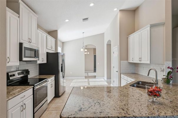 Dining room, Interior, Kitchen, Pendant Lights, Recessed Lighting, Stainless Steel Appliances
