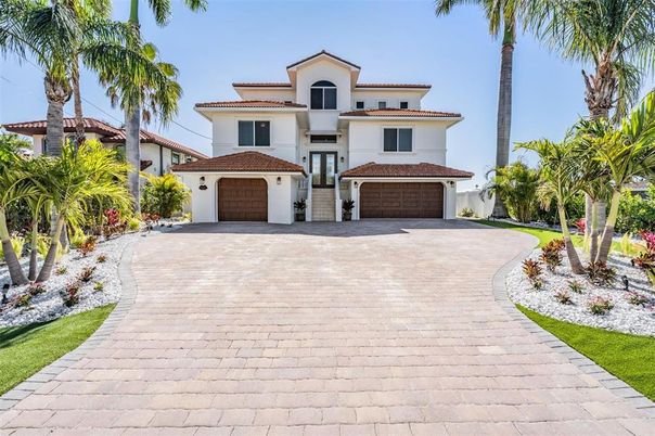 Attached, Exterior, Facade, Mediterranean