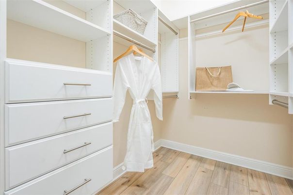 Interior, Walk-in Closets, Wood Texture Flooring