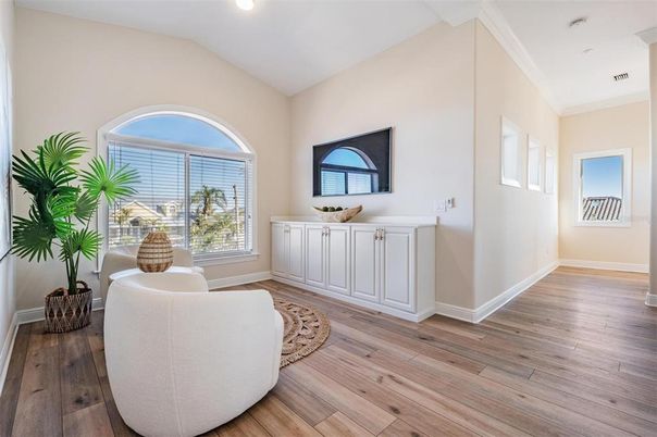 Interior, Recessed Lighting, Wood Texture Flooring