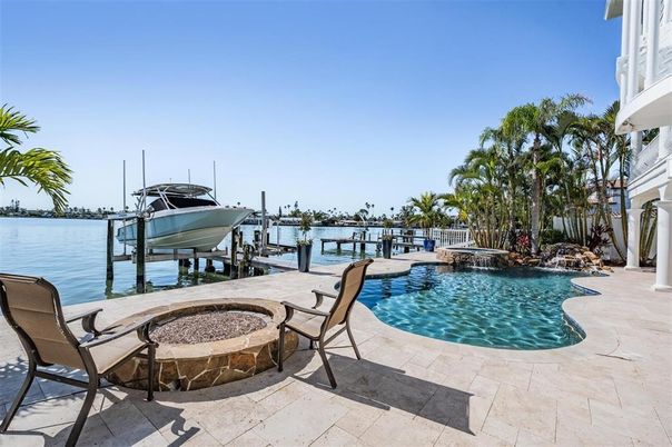 Exterior, Lake, Pool