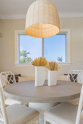 Dining room, Interior