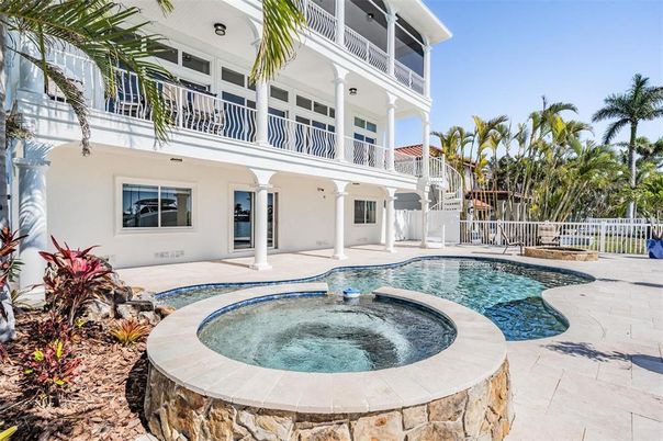 Exterior, Pool