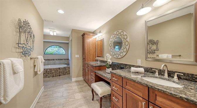 Bathroom, Dual Sink Vanities, Interior, Recessed Lighting
