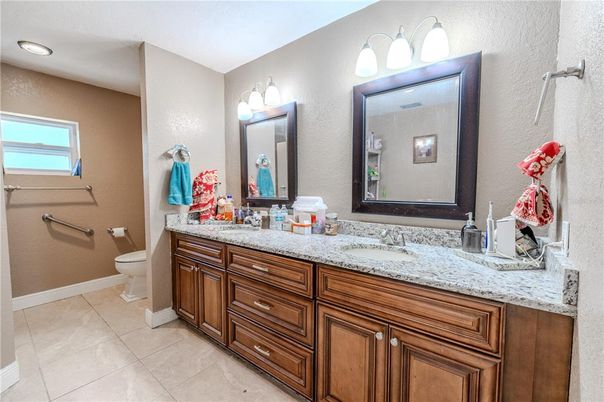 Bathroom, Dual Sink Vanities, Interior, Recessed Lighting