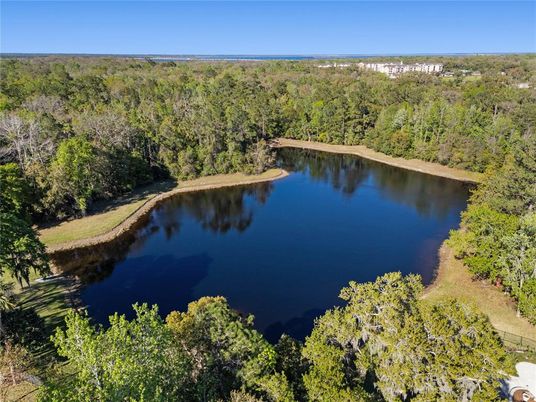 Exterior, Lake