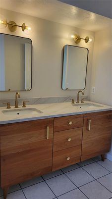 Bathroom, Dual Sink Vanities, Interior
