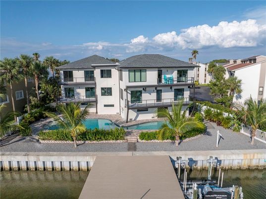 Exterior, Lake
