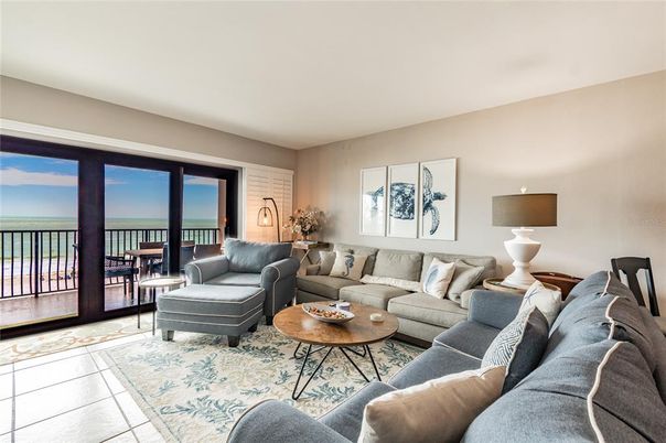 Interior, Living room, Water