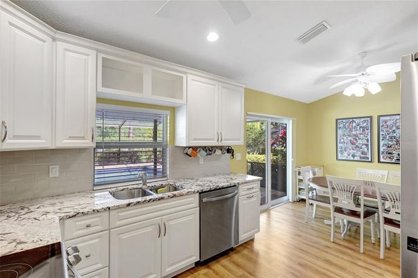 Dining room, Interior, Kitchen, Recessed Lighting, Wood Texture Flooring