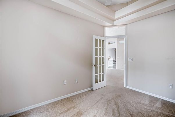 Empty room, Interior