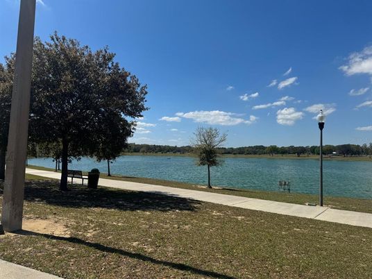 Exterior, Lake