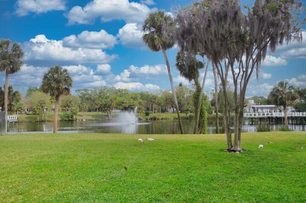 Exterior, Lake