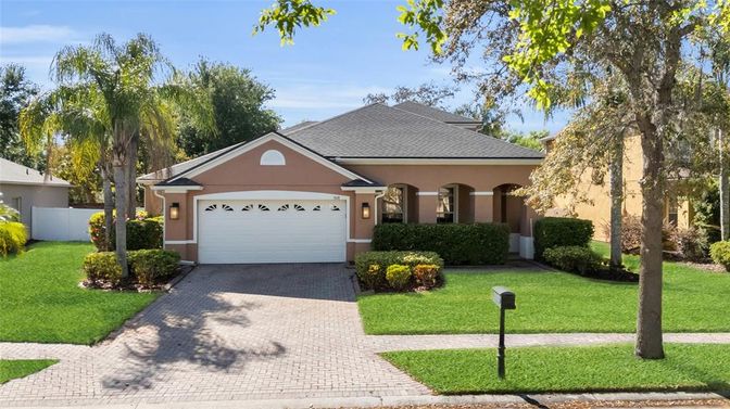 Attached, Exterior, Facade, Ranch