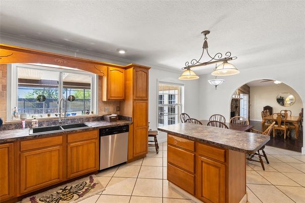 Dining room, Interior, Kitchen, Pendant Lights, Stainless Steel Appliances