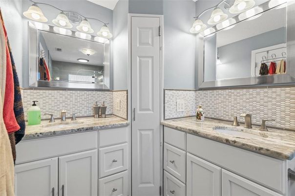 Bathroom, Dual Sink Vanities, Interior