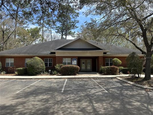 Exterior, Facade, Brick Facade, Ranch