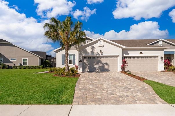 Attached, Exterior, Facade, Ranch