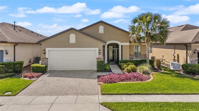 Attached, Exterior, Facade, Ranch