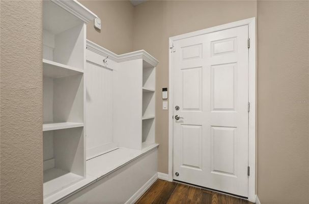 Interior, Walk-in Closets, Wood Texture Flooring