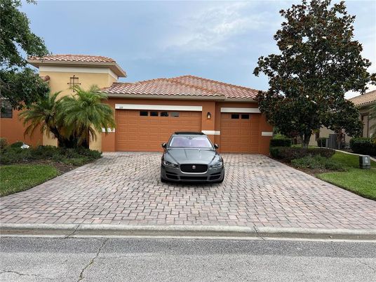 Attached, Exterior, Facade, Mediterranean
