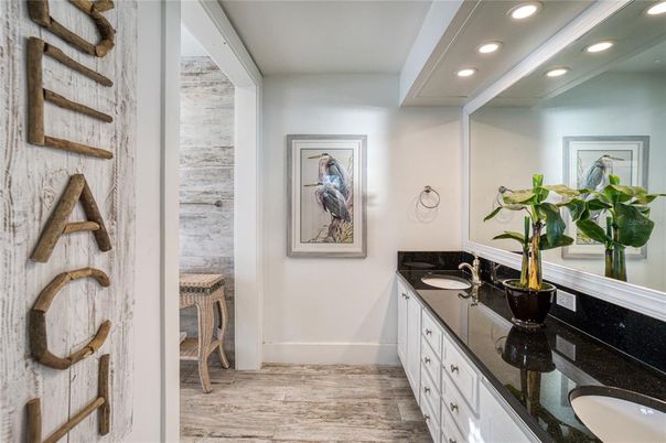 Bathroom, Dual Sink Vanities, Interior, Recessed Lighting