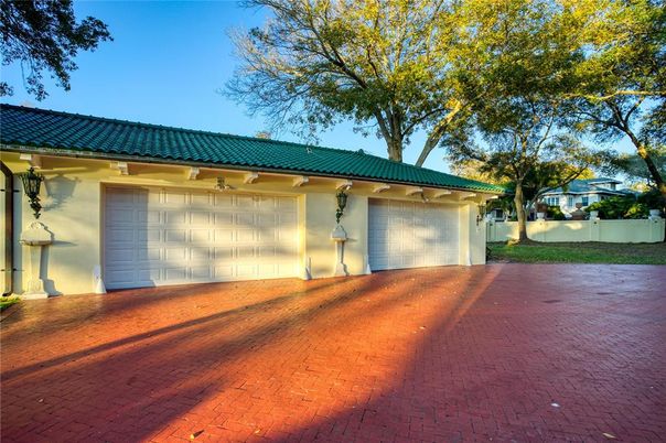 Detached Garage, Exterior