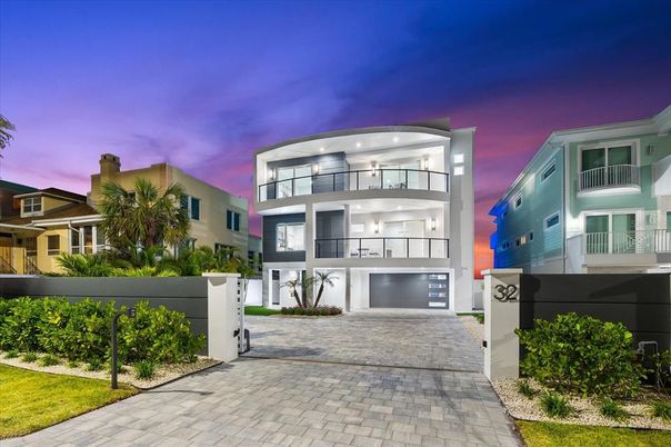 Attached, Exterior, Facade, Modern
