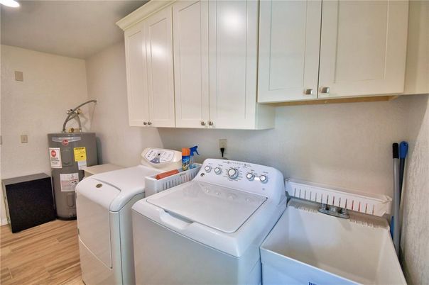 Interior, Washer, Wood Texture Flooring