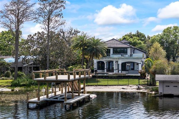 Exterior, Lake