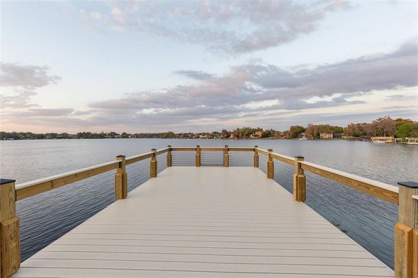 Exterior, Lake