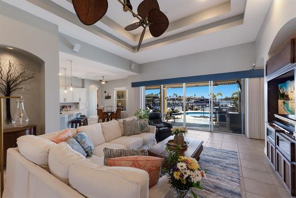 Dining room, Interior, Living room, Pendant Lights, Recessed Lighting, Water
