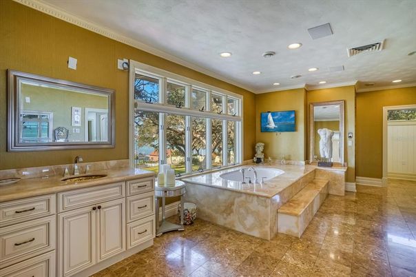 Bathroom, Dual Sink Vanities, Interior, Recessed Lighting