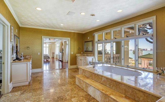 Bathroom, Interior, Recessed Lighting