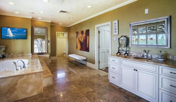 Bathroom, Interior, Recessed Lighting