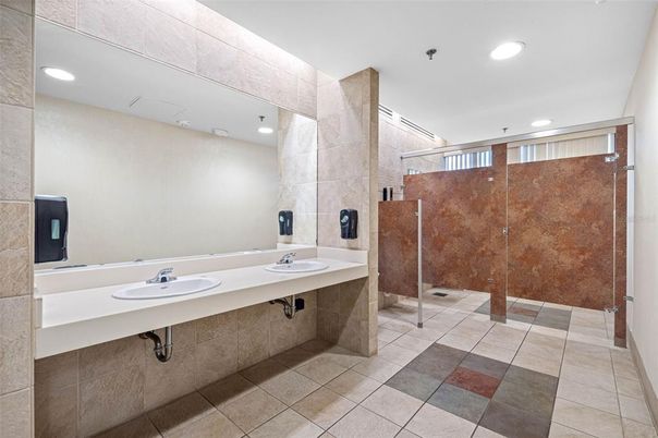 Bathroom, Dual Sink Vanities, Interior, Recessed Lighting