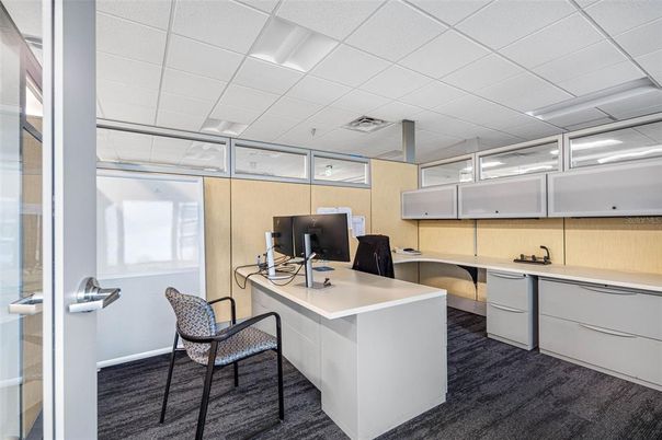 Home Office, Interior