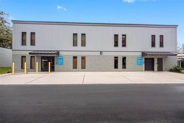 Exterior, Facade, Modern