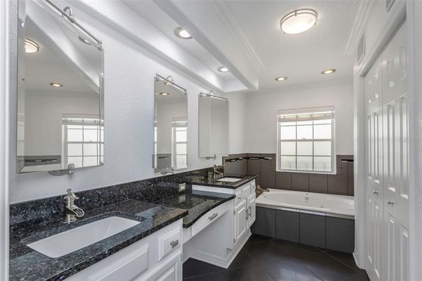 Bathroom, Dual Sink Vanities, Interior, Recessed Lighting