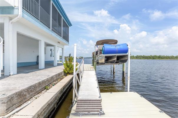 Exterior, Lake