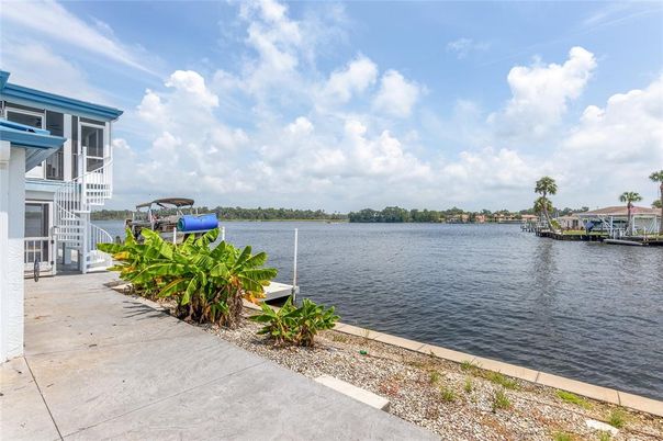 Exterior, Lake