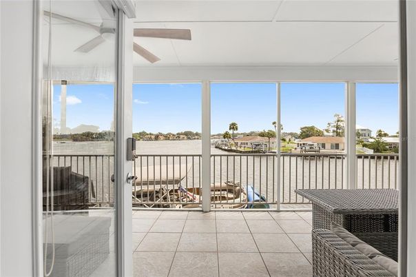 Interior, Sun Room, Water