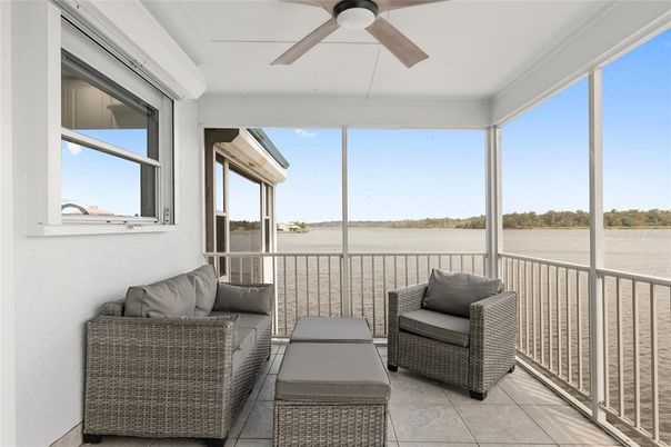 Interior, Sun Room, Water