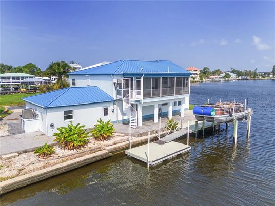 Exterior, Lake