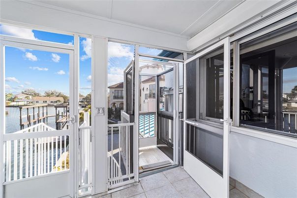 Interior, Sun Room, Water